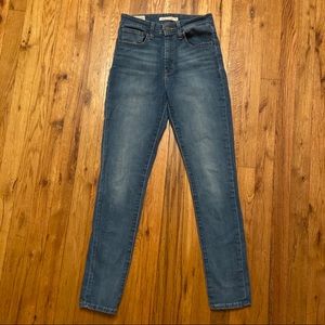 Levi’s Premium 721 High Rise Skinny Jeans ✨